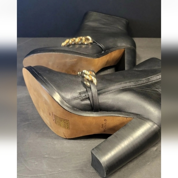 $1550 AUTHENTIC Givenchy Chain Embellished Black Leather Boots SZ EU 39 - Picture 6 of 12